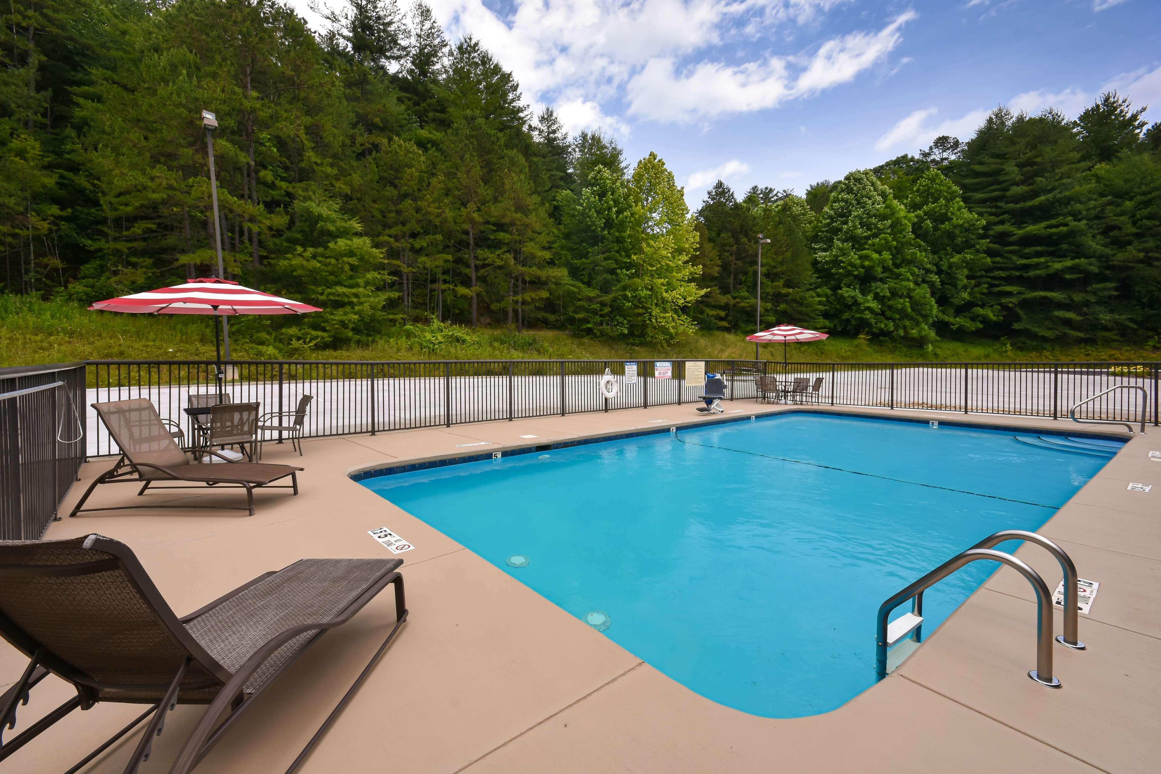 Hampton Inn Brevard Pisgah Forest Bagian luar foto
