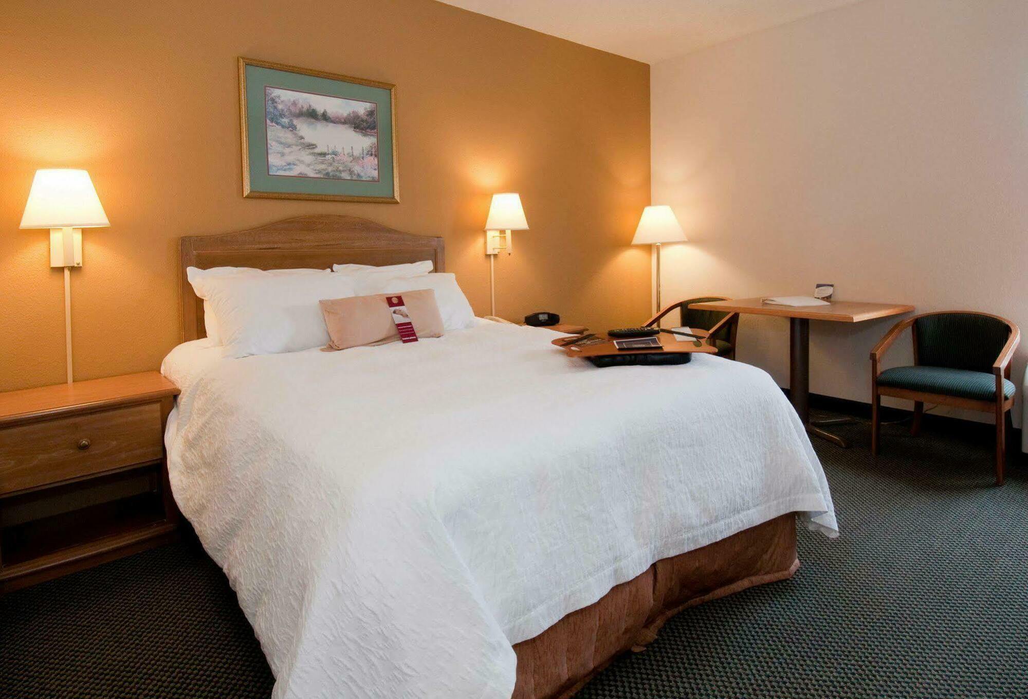 Hampton Inn Brevard Pisgah Forest Ruang foto